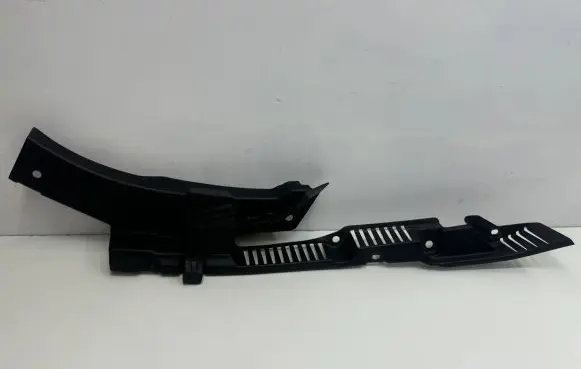 Volvo XC60 Fender mounting bracket 32216109