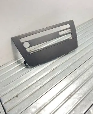 BMW 1 E82 E88 Dashboard lower bottom trim panel 6937270 108229