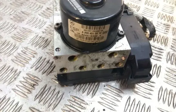 Mercedes-Benz C W203 ABS Pump A2095452532 A2034310812