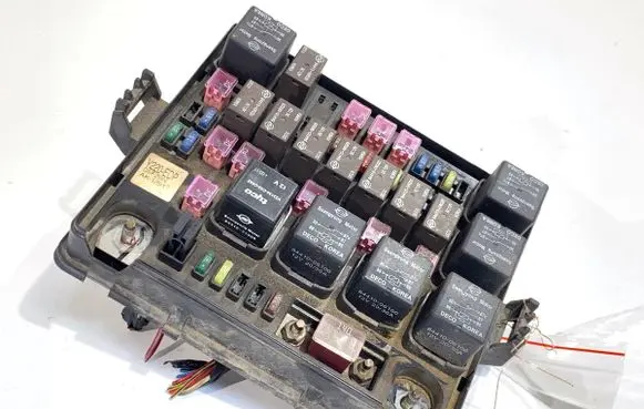 SsangYong Rexton Fuse box set 08E4059