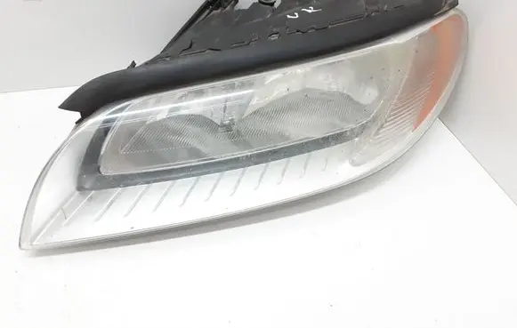 Volvo V70 Headlight/headlamp 31214353