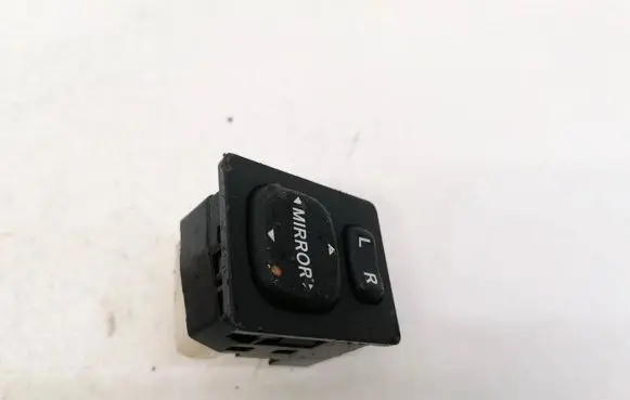 Toyota Auris 150 Wing mirror switch 183574