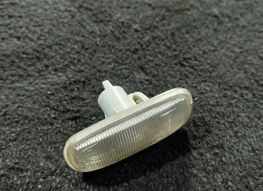 Front fender indicator light