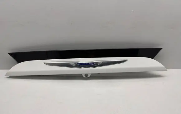Chrysler Pacifica Trunk door license plate light bar 5UT85GW7AG 6NX37TRMAA 6PA68TRMAD