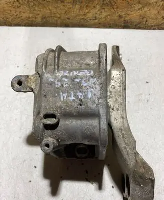 Volkswagen Jetta VI Engine mount bracket 1J0199262