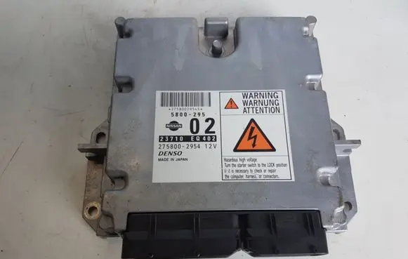 Nissan X-Trail T30 Engine control unit/module 23710EQ402 2758002954