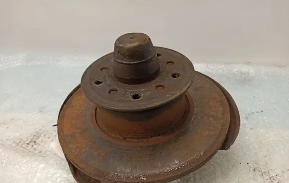 Mercedes-Benz COMPAKT W115 Front wheel hub