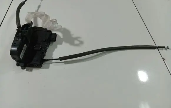 KIA Sportage Front door lock