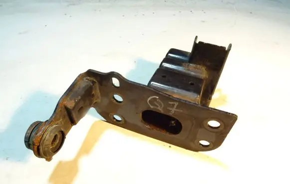 Audi Q7 4L Front bumper mounting bracket 4L0807133A