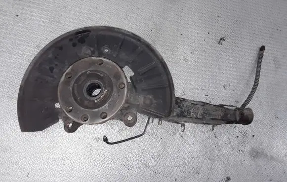 Volkswagen Touareg I Front wheel hub spindle knuckle 7L0407258