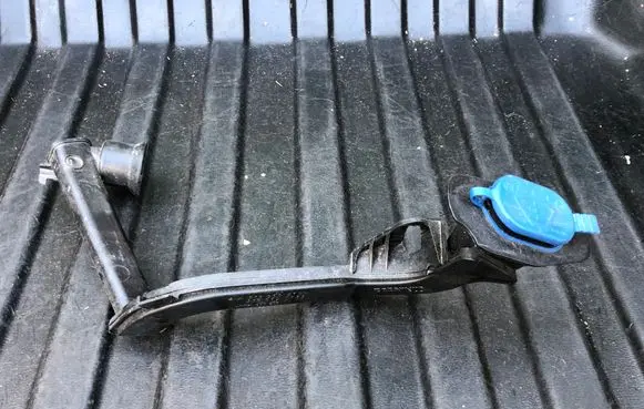 Mercedes-Benz E W213 Window washer liquid tank fill tube A2138600164 A2138690166