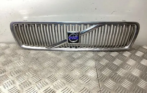 Volvo V70 Front bumper upper radiator grill 09190386 9190385
