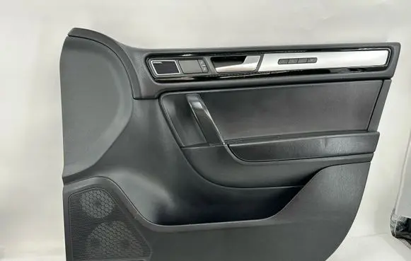Volkswagen Touareg II Front door card panel trim 7P1867012