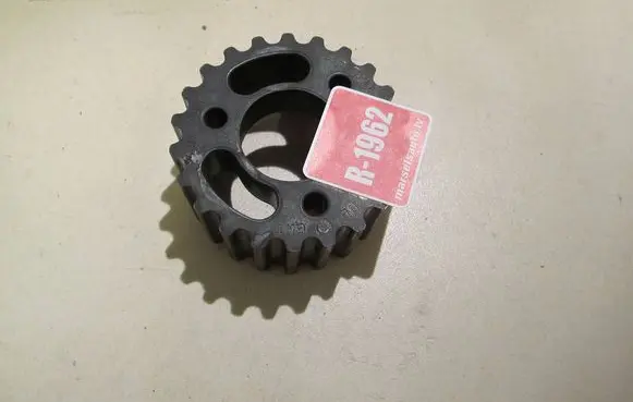 Volkswagen PASSAT B6 Fuel pump gear (pulley) 03L130111D