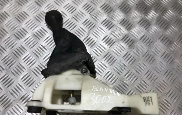 Hyundai Elantra Gear shifter/selector