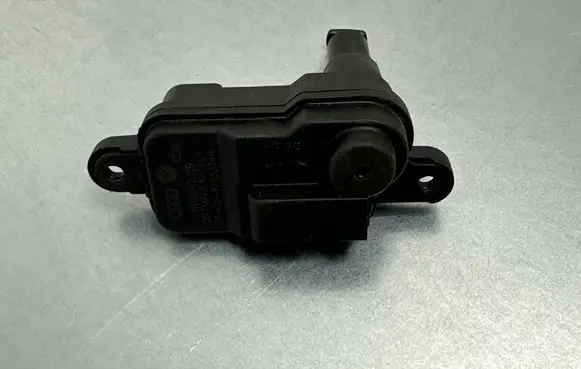 Volkswagen Tiguan Fuel tank cap lock motor 8V0862159