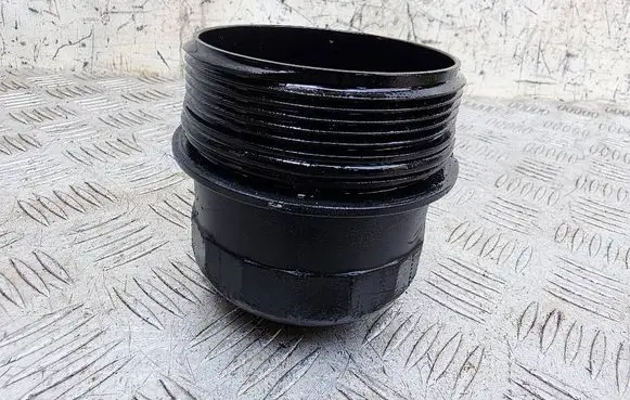 Volvo V70 Oil filter cover 31321084