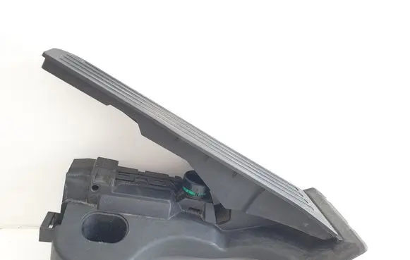 Volkswagen PASSAT CC Accelerator throttle pedal 1K1723503L 6PV00860001