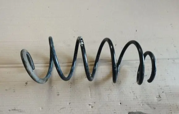 Peugeot 2008 I Front coil spring