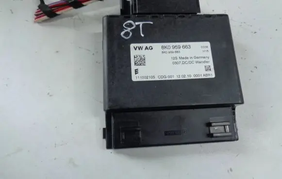 Audi A5 8T 8F Voltage converter/converter module 8K0959663 111002105