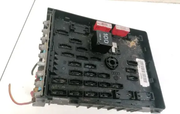 Volkswagen PASSAT B6 Fuse box set 3C0937125 63592777