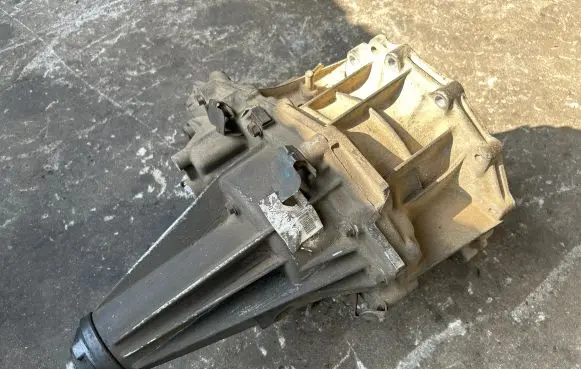 Nissan Navara D40 Gearbox transfer box case EA301