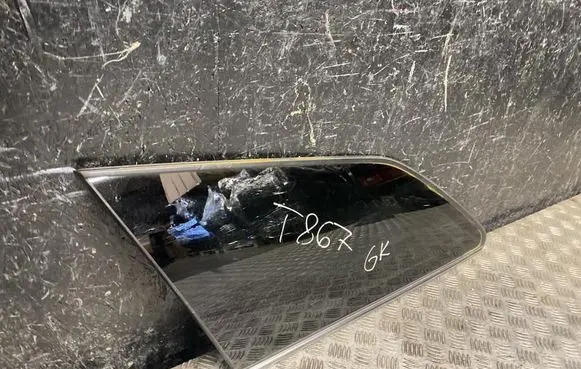 Toyota Auris E180 Rear side window 