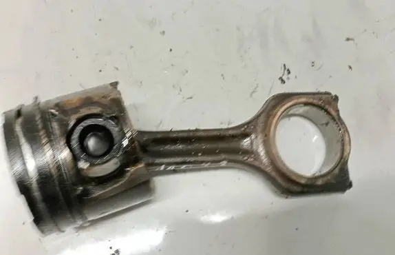Mazda 3 I Piston with connecting rod 