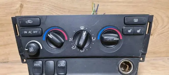 Volvo V70 Climate control unit 8697139