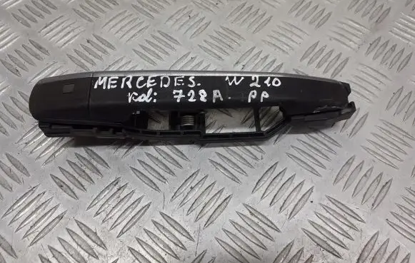 Mercedes-Benz E W210 Front door exterior handle/bracket 