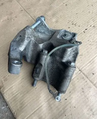 Volvo XC60 Engine mounting bracket 31401633 L03LA