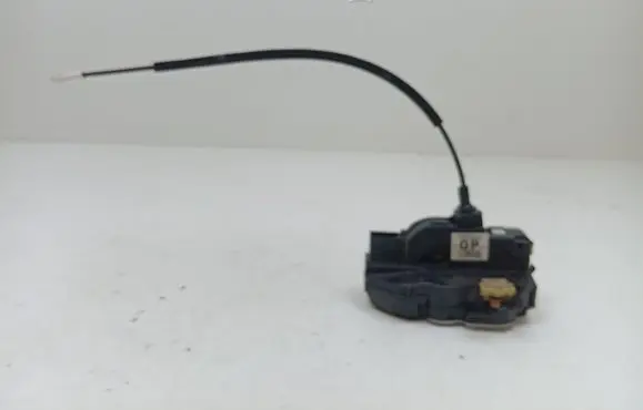 Opel Insignia A Front door lock 13603902