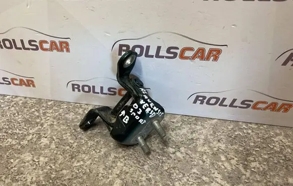 Toyota Avensis Verso Rear door upper hinge