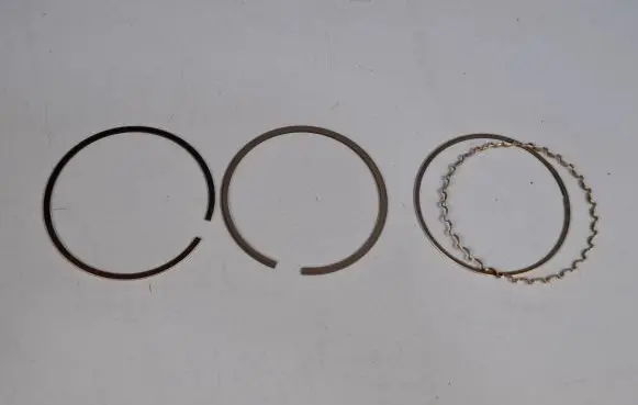 Audi 100 200 5000 C3 Piston ring 026198151B 026198151C 026198151A
