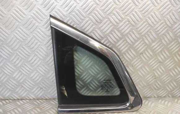Nissan Qashqai Rear vent window glass 43R001583