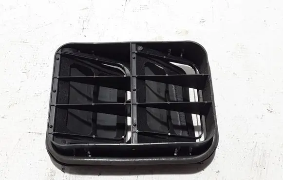 Nissan Qashqai Fender grill 8200003575