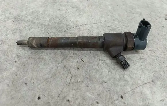 Suzuki Swift I Fuel injector 