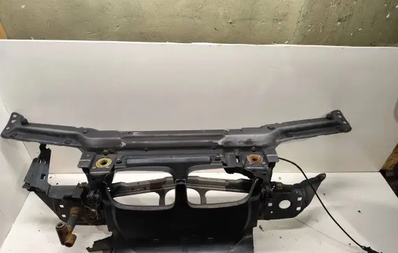 BMW 3 E46 Radiator support slam panel 8202832