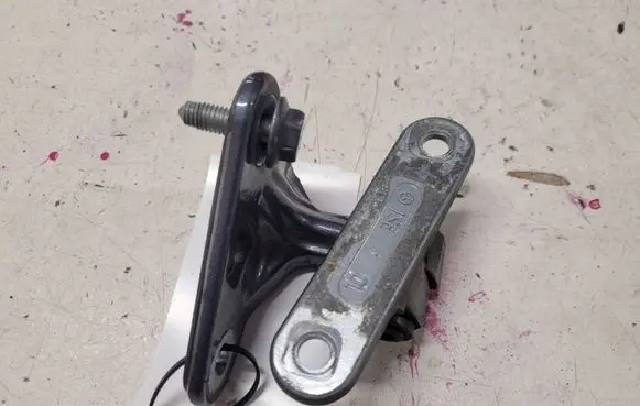 Mercedes-Benz E W211 Front door upper hinge