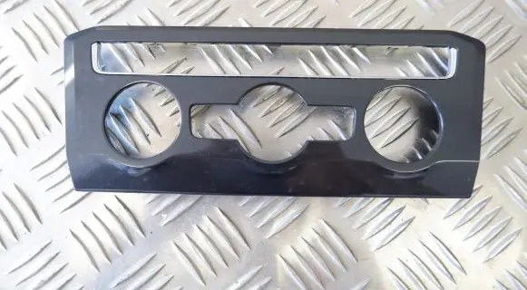 Volkswagen Tiguan Climate control/heater control trim 5NC820073A