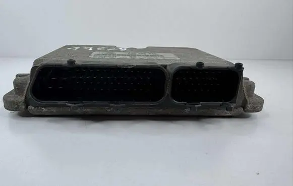 Volkswagen Golf IV Engine control unit/module 038906013 28SA3744 0281001759