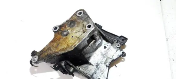 Opel Astra G Engine mounting bracket