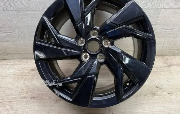 Opel Astra L R17 alloy rim 9843281580