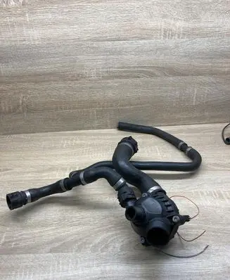 BMW 5 E60 E61 Thermostat/thermostat housing 7549476 7536655 1436077