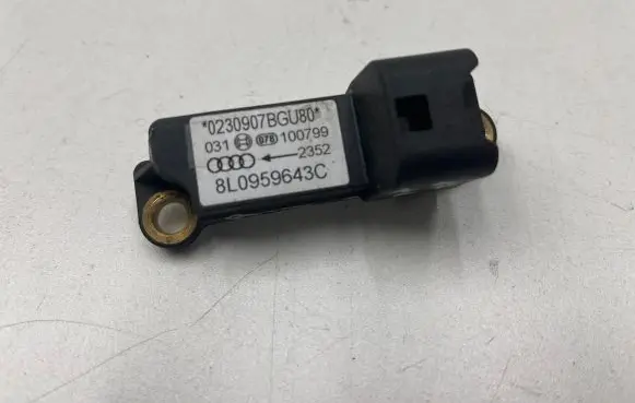 Audi A3 S3 8P Airbag deployment crash/impact sensor 8L0959643C 100799 0230907BGU80