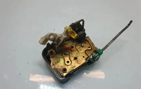 Chrysler PT Cruiser Front door lock