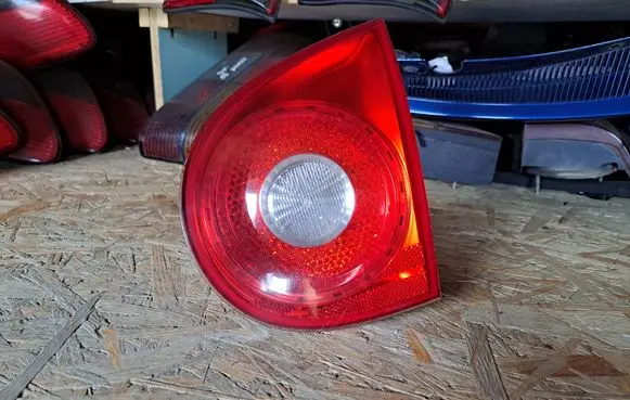 Volkswagen Golf V Tailgate rear/tail lights 1K6945094E