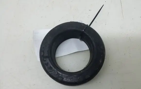 Mercedes-Benz C W204 Front upper strut mount A2103250384