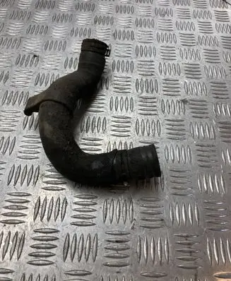 Volkswagen PASSAT B6 Engine coolant pipe/hose