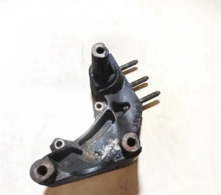 Nissan Pathfinder R51 Engine mounting bracket 15617